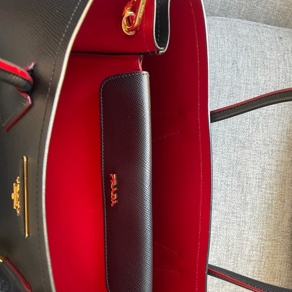 Medium Saffiano Leather Prada - Picture 7 of 15